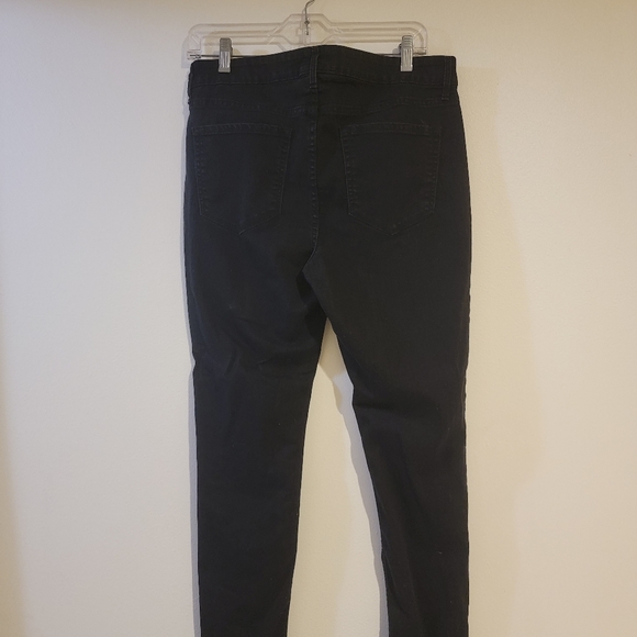 Old Navy Skinny Jeans - Picture 7 of 7